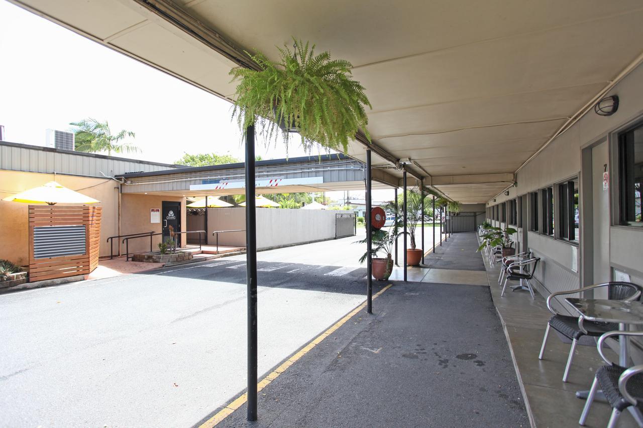 Tandara Hotel Motel Sarina Exterior foto
