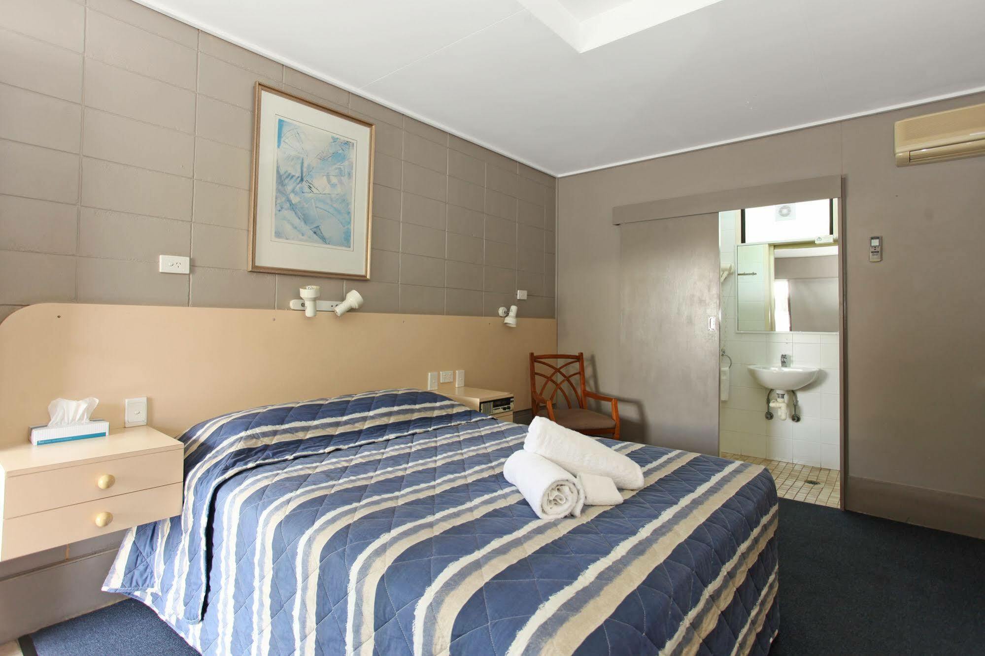 Tandara Hotel Motel Sarina Exterior foto
