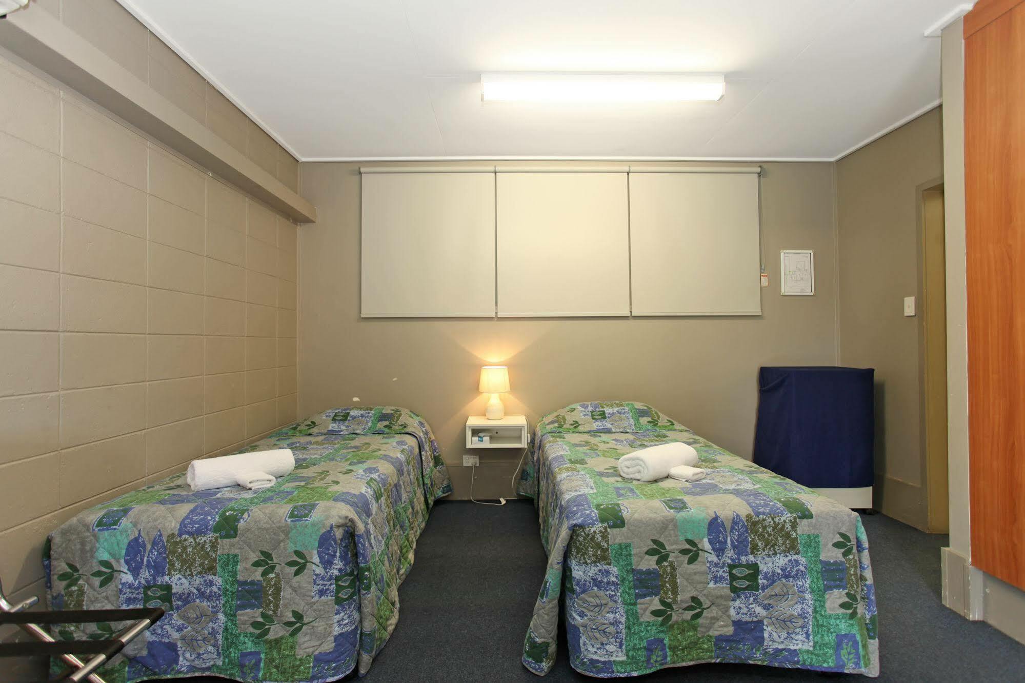 Tandara Hotel Motel Sarina Exterior foto